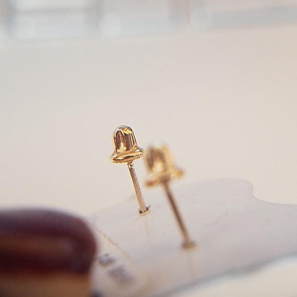 Solid 14k yellow gold plain Star Earrings - Picture 9 of 9